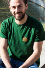 maglietta verde scuro con logo arancione the rising bakery